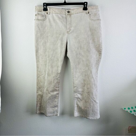 Chicos Platinum Tan Washed Denim Ultimate Fit Flare Jeans Size 4S 20 Short - Picture 1 of 4